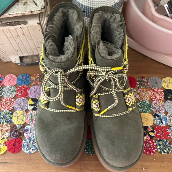 Classic Mini II Braid Platform Ugg - Picture 9 of 9